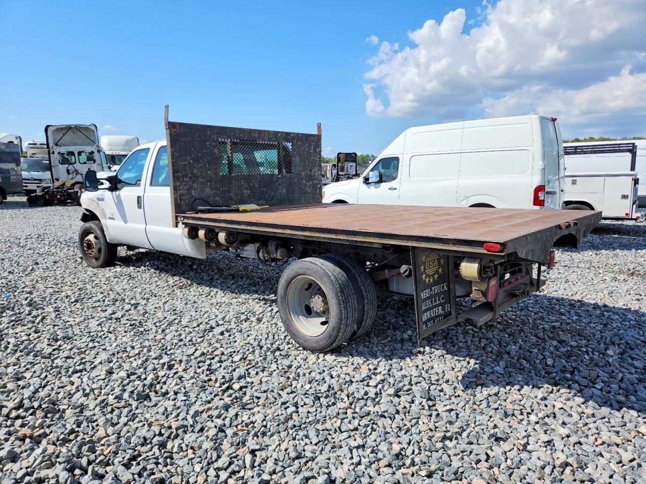 2005 Ford F550 Super Duty - Image 3