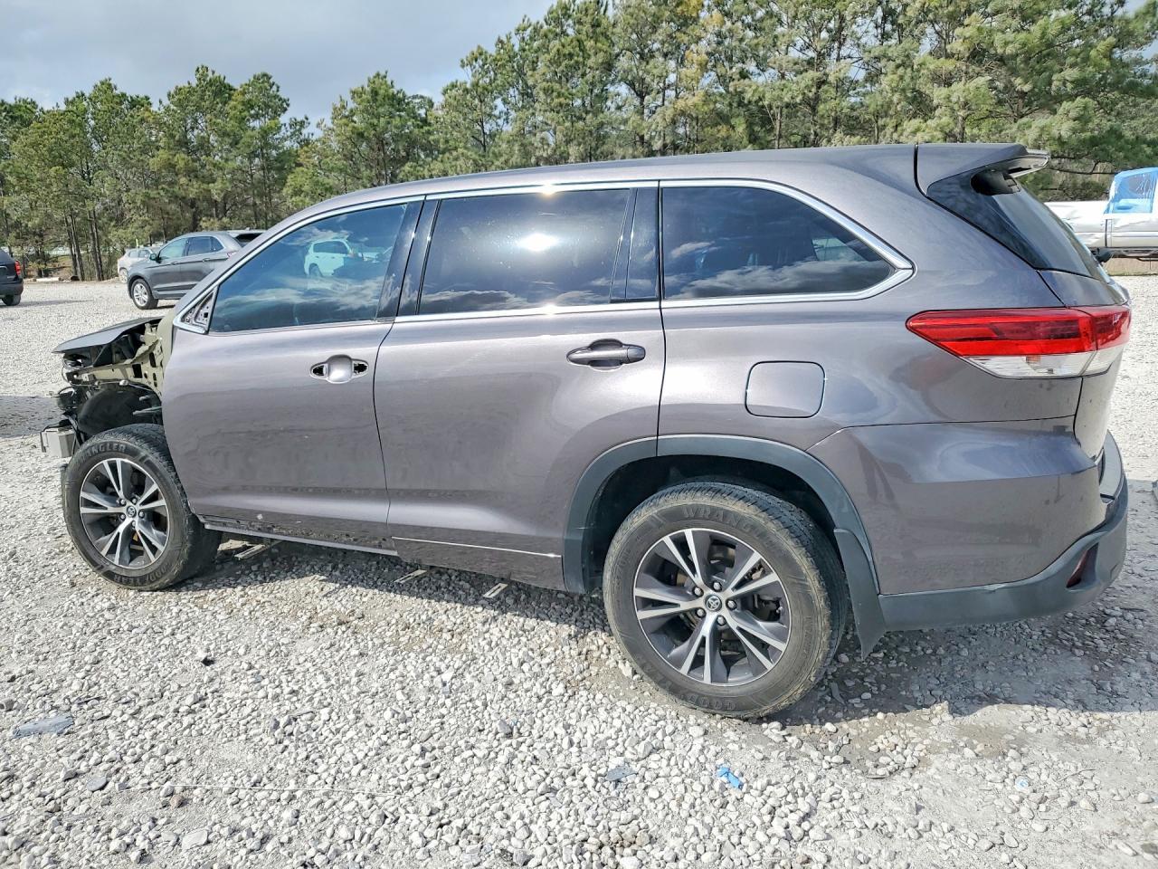 2017 Toyota Highlander Le - Фото 2