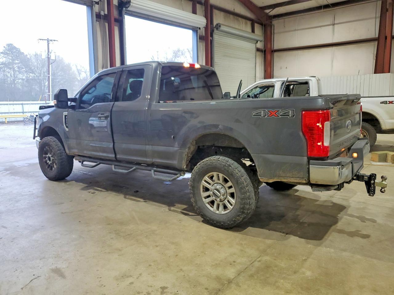 2018 Ford F250 Super Duty - Фото 2
