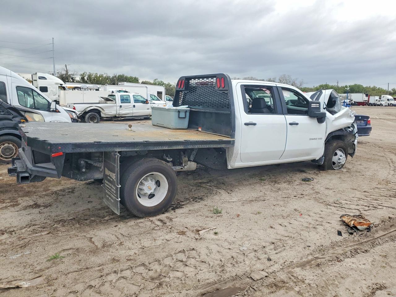 2025 Chevrolet Silverado Hd Flatbed Truck - Image 3