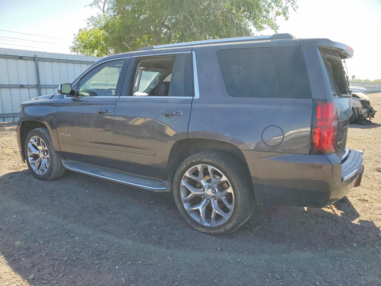 2017 Chevrolet Tahoe C1500 Premier - Фото 2