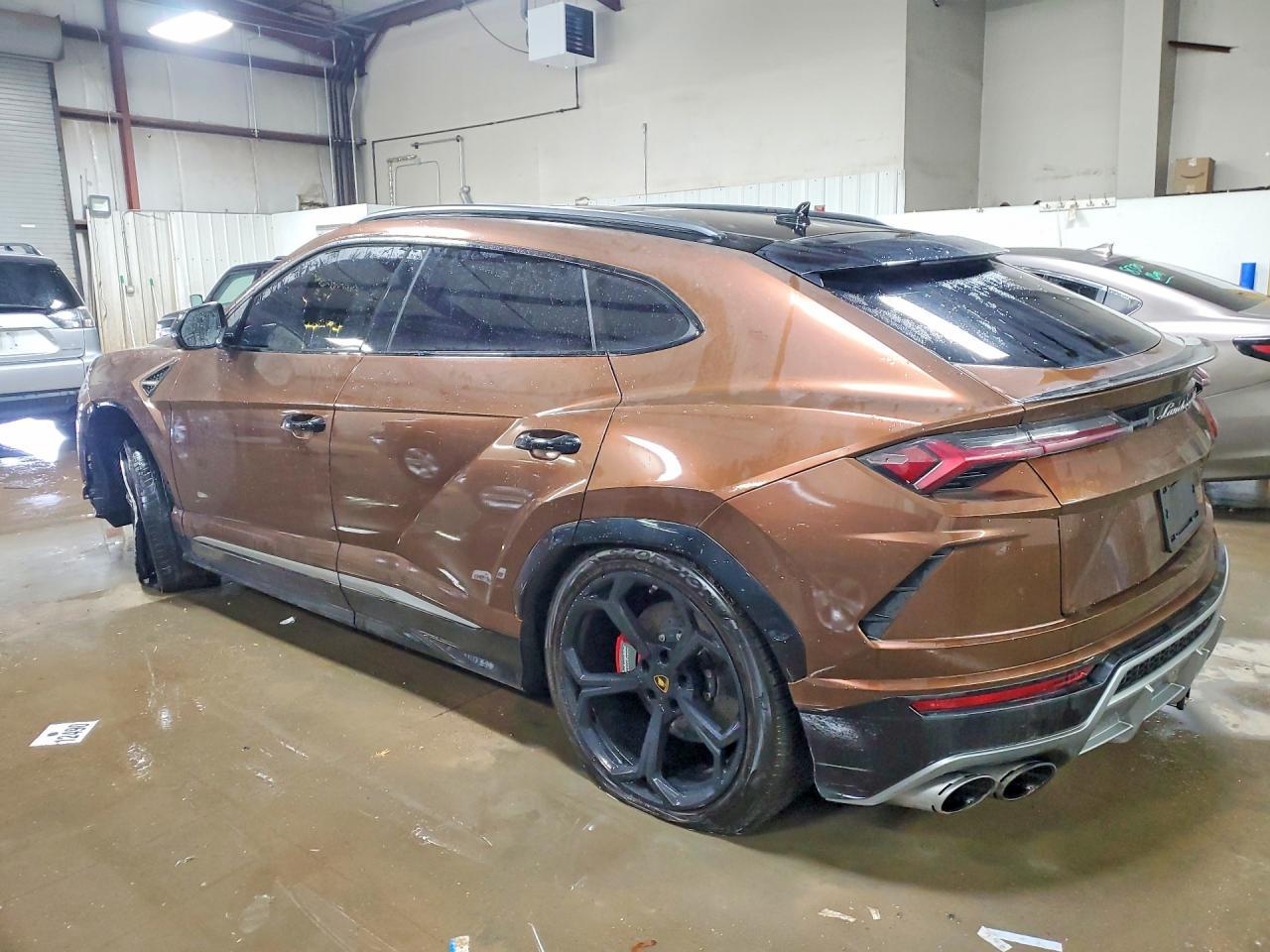 2020 Lamborghini Urus - Image 2