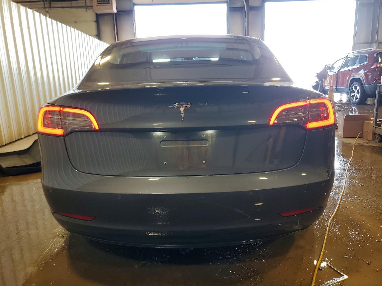 2018 Tesla Model 3 - Фото 6