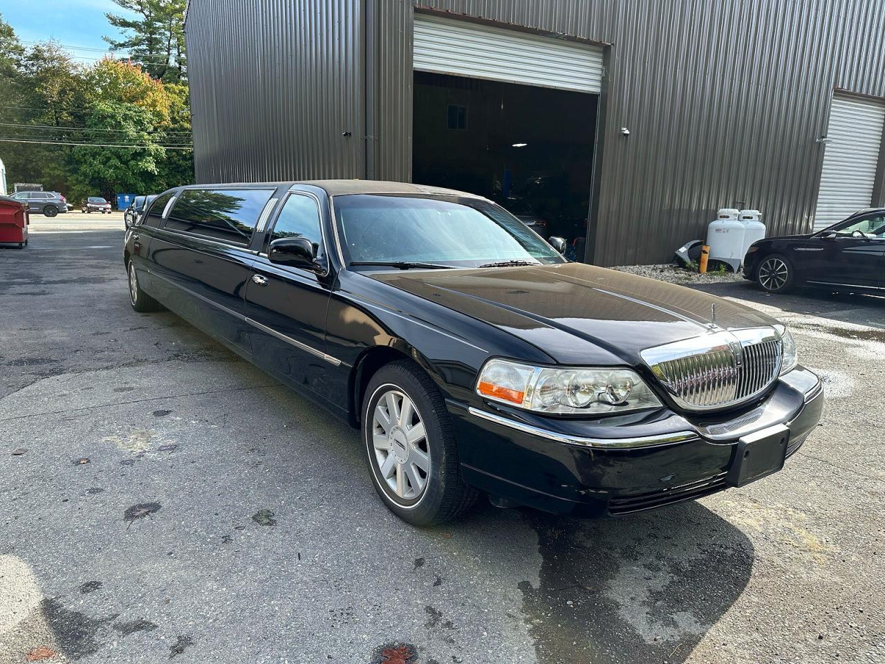 2005 Lincoln Town Car Executive