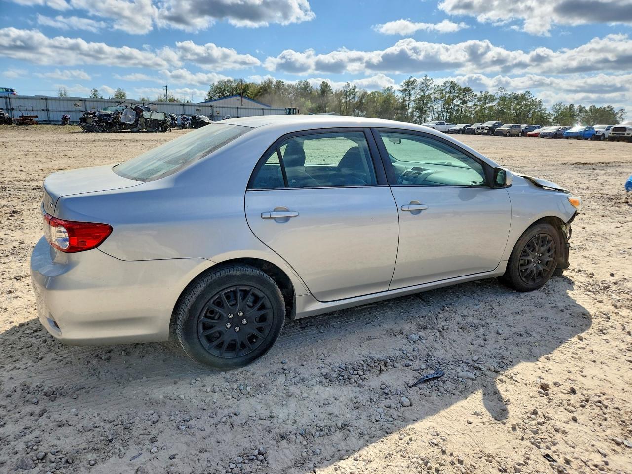 2013 Toyota Corolla Le - Image 3