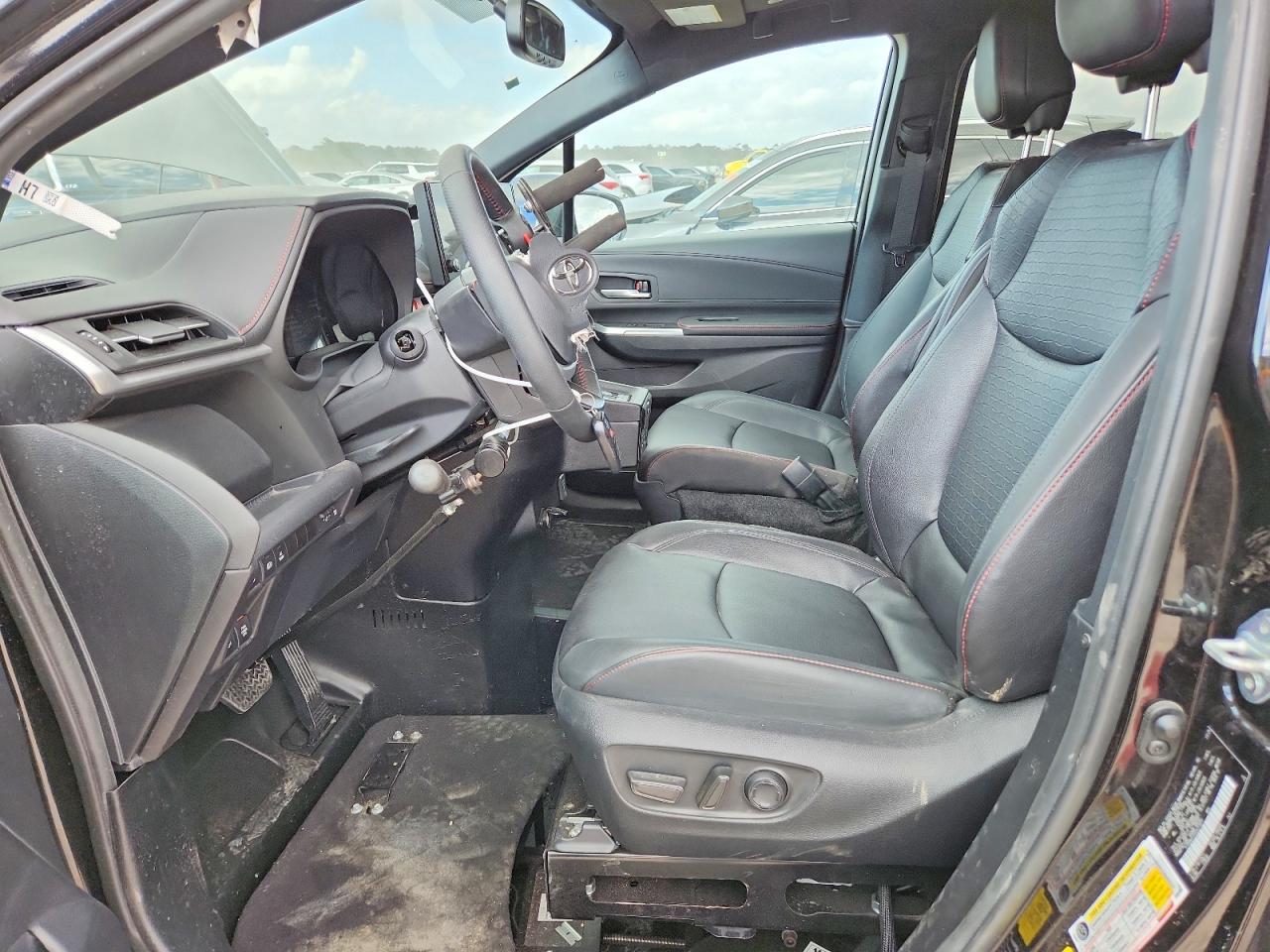 2025 Toyota Sienna Xse 7-Passenger - Image 7