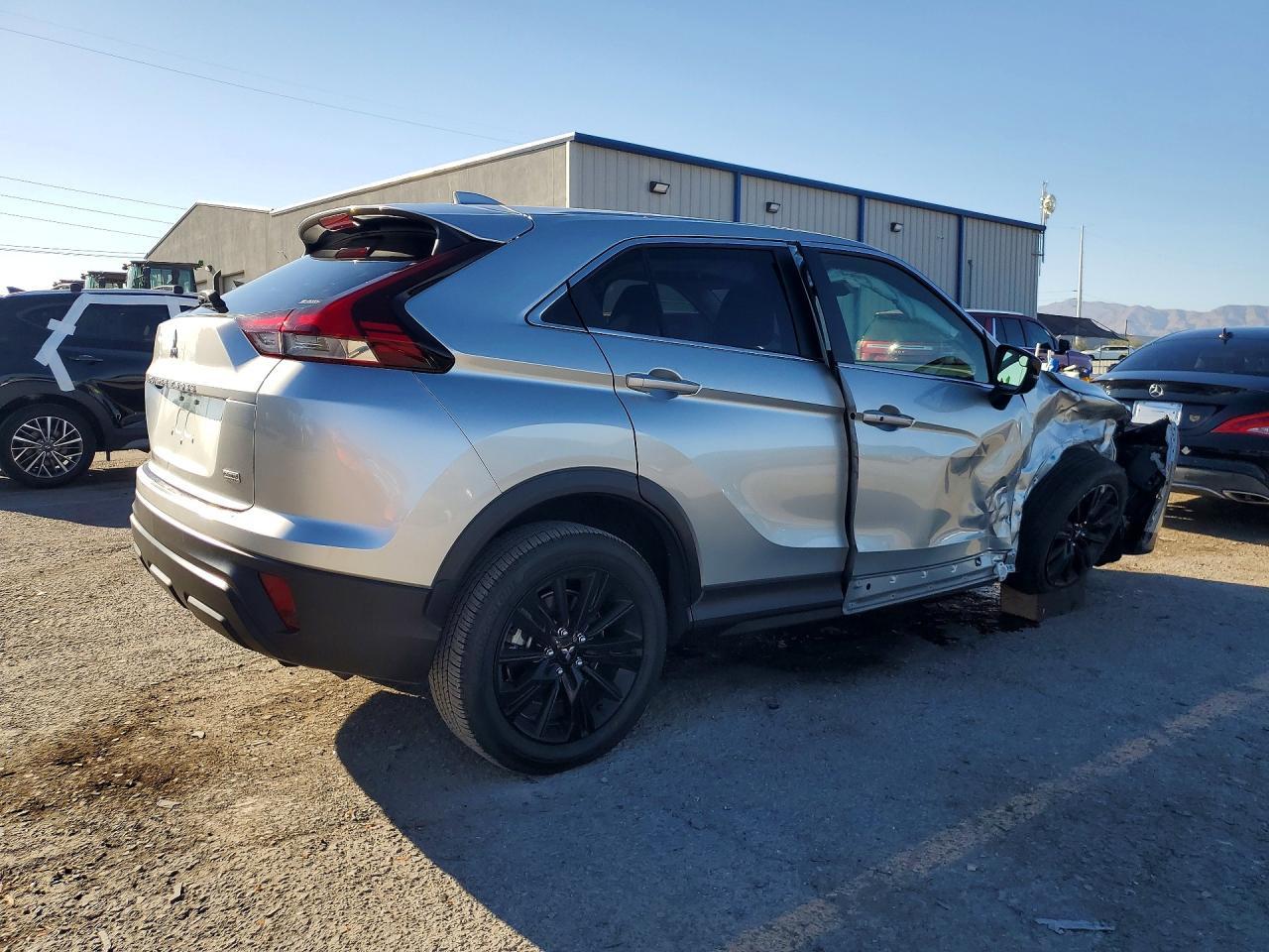2025 Mitsubishi Eclipse Cross Le - Фото 3