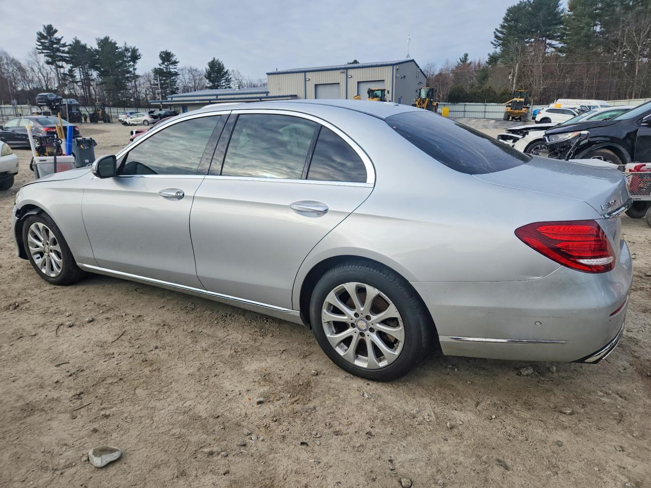 2017 Mercedes-Benz E 300 4Matic - Фото 2