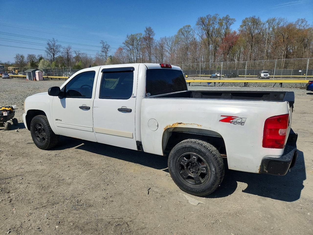 2007 Chevrolet Silverado K1500 Crew Cab - Image 2