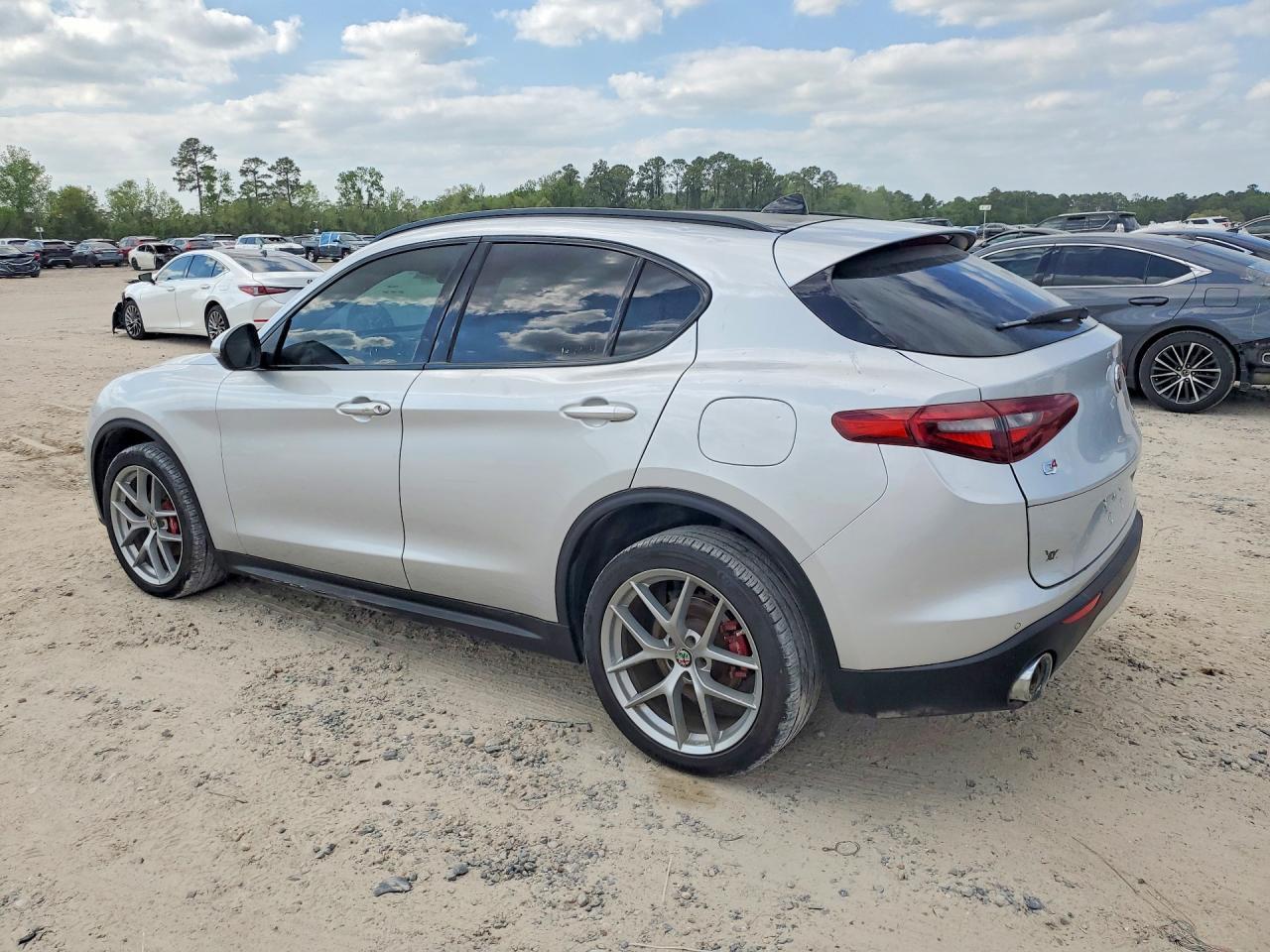 2018 Alfa Romeo Stelvio Ti Sport - Фото 2