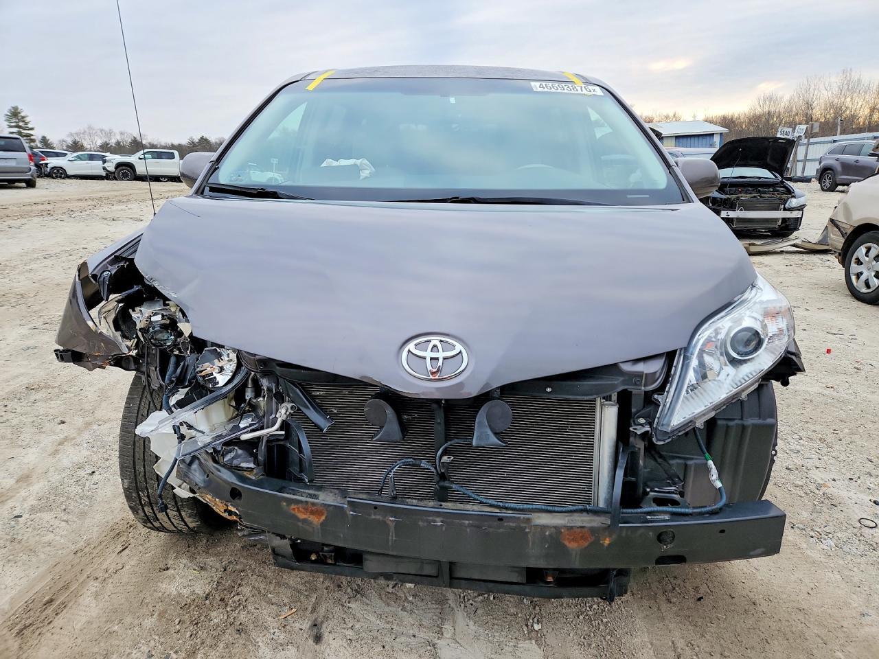 2013 Toyota Sienna Le 7-Passenger - Фото 5
