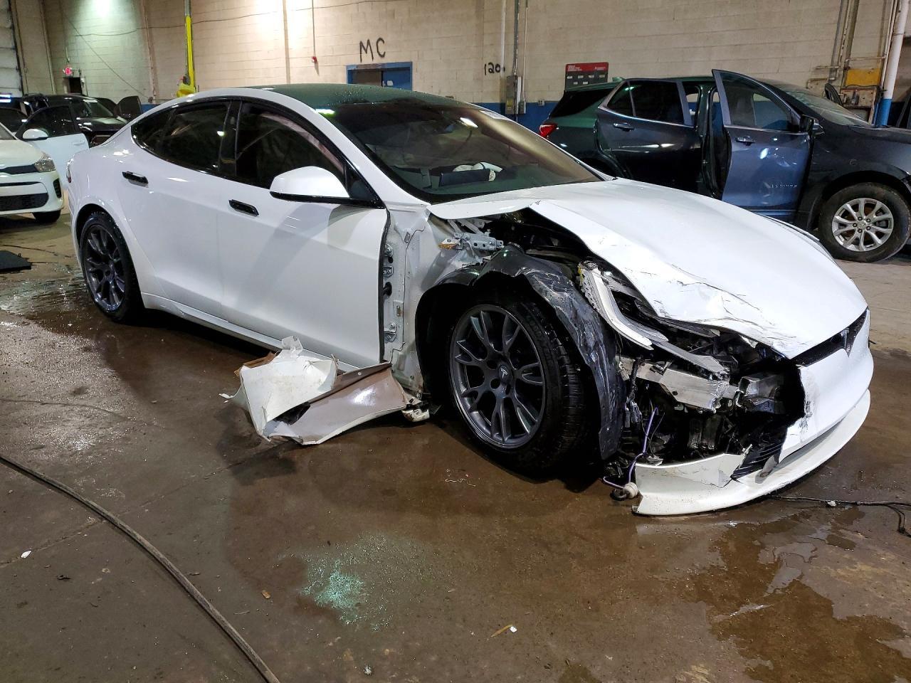 2022 Tesla Model S - Фото 4