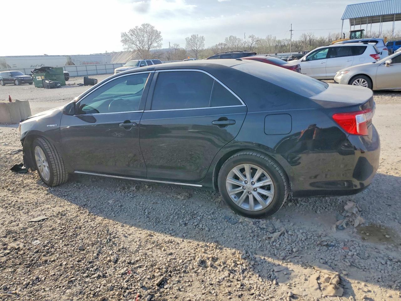 2013 Toyota Camry Hybrid Xle - Image 2