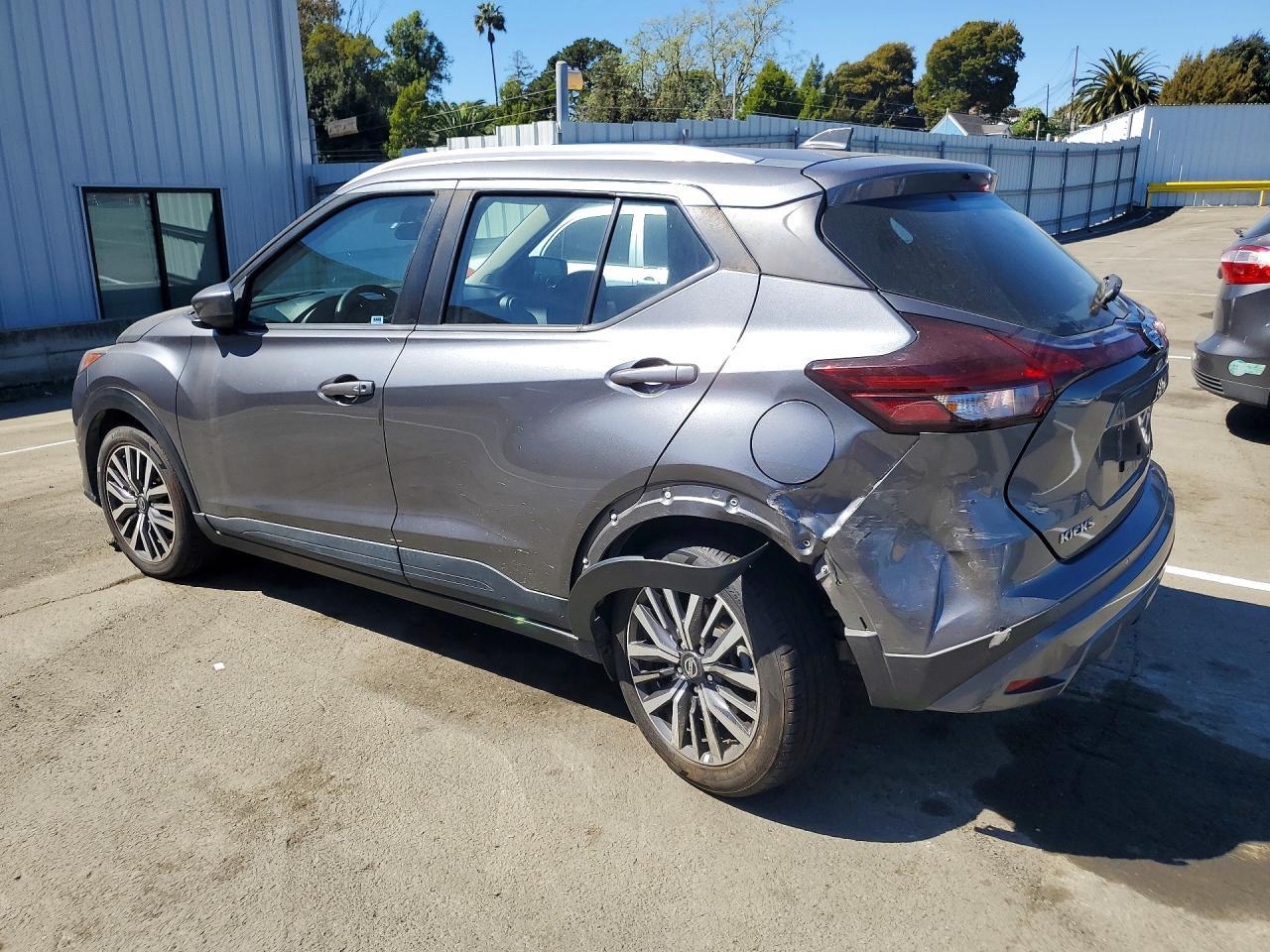 2021 Nissan Kicks Sv - Image 2