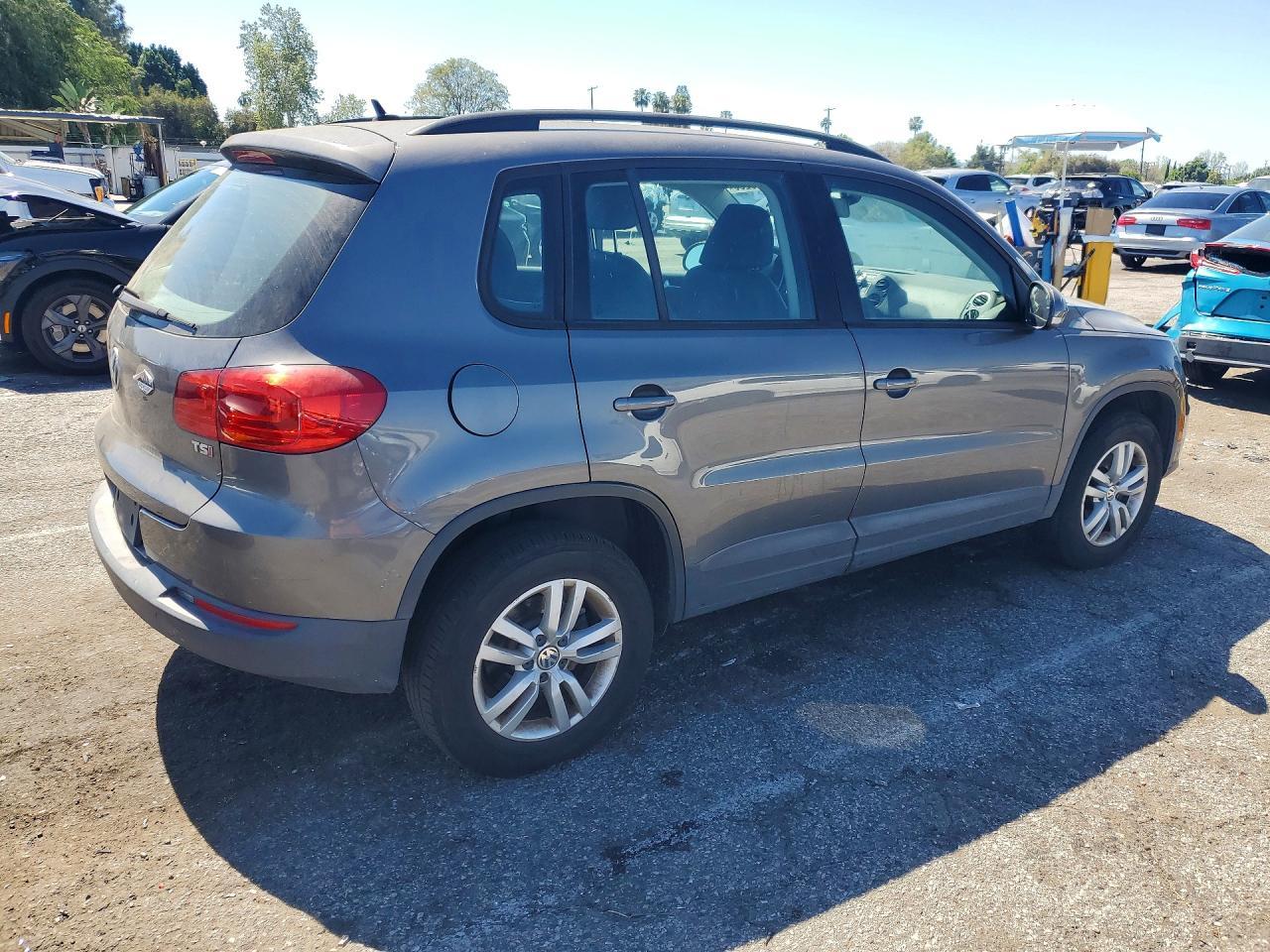 2016 Volkswagen Tiguan S - Фото 3