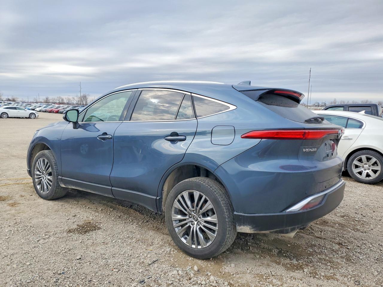 2022 Toyota Venza Limited - Image 2