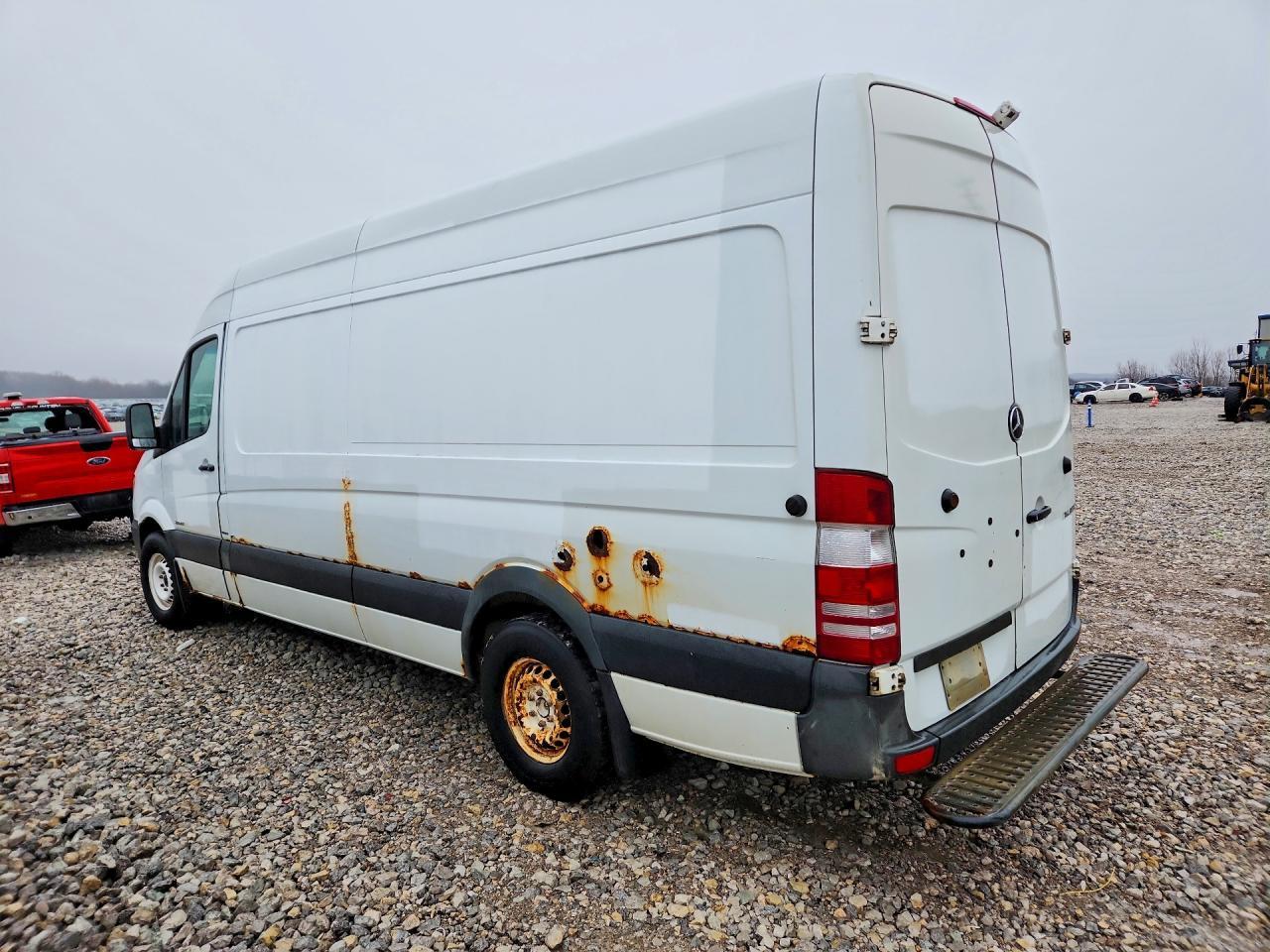 2014 Mercedes Benz Sprinter 2500 Delivery Van - Фото 2