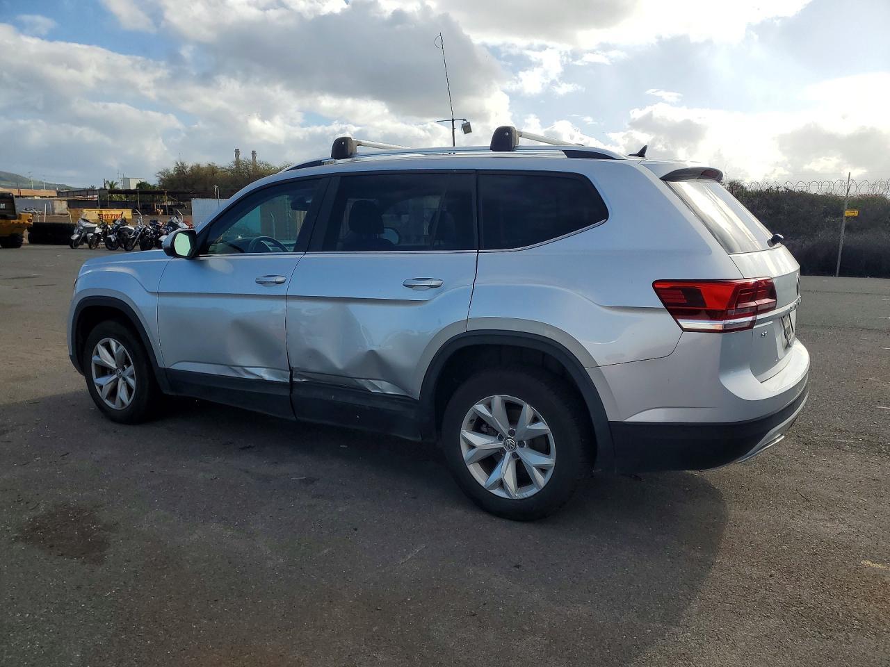 2018 Volkswagen Atlas Se - Image 2