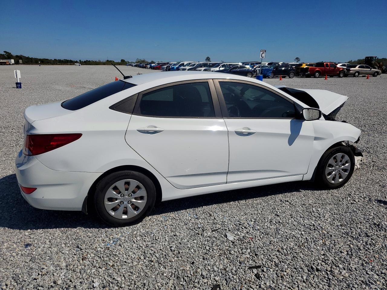 2016 Hyundai Accent - Фото 3