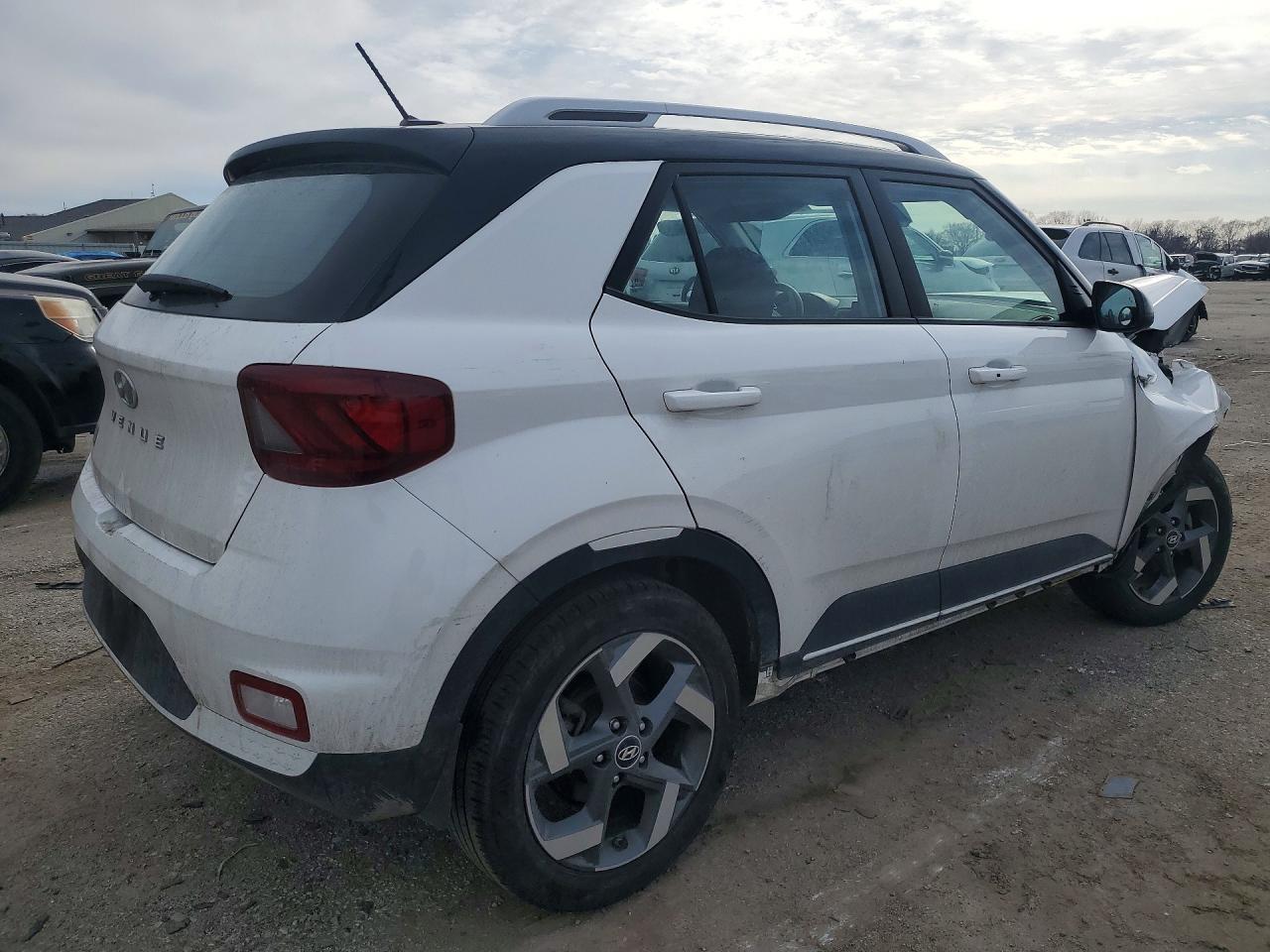 2024 Hyundai Venue Limited - Фото 3
