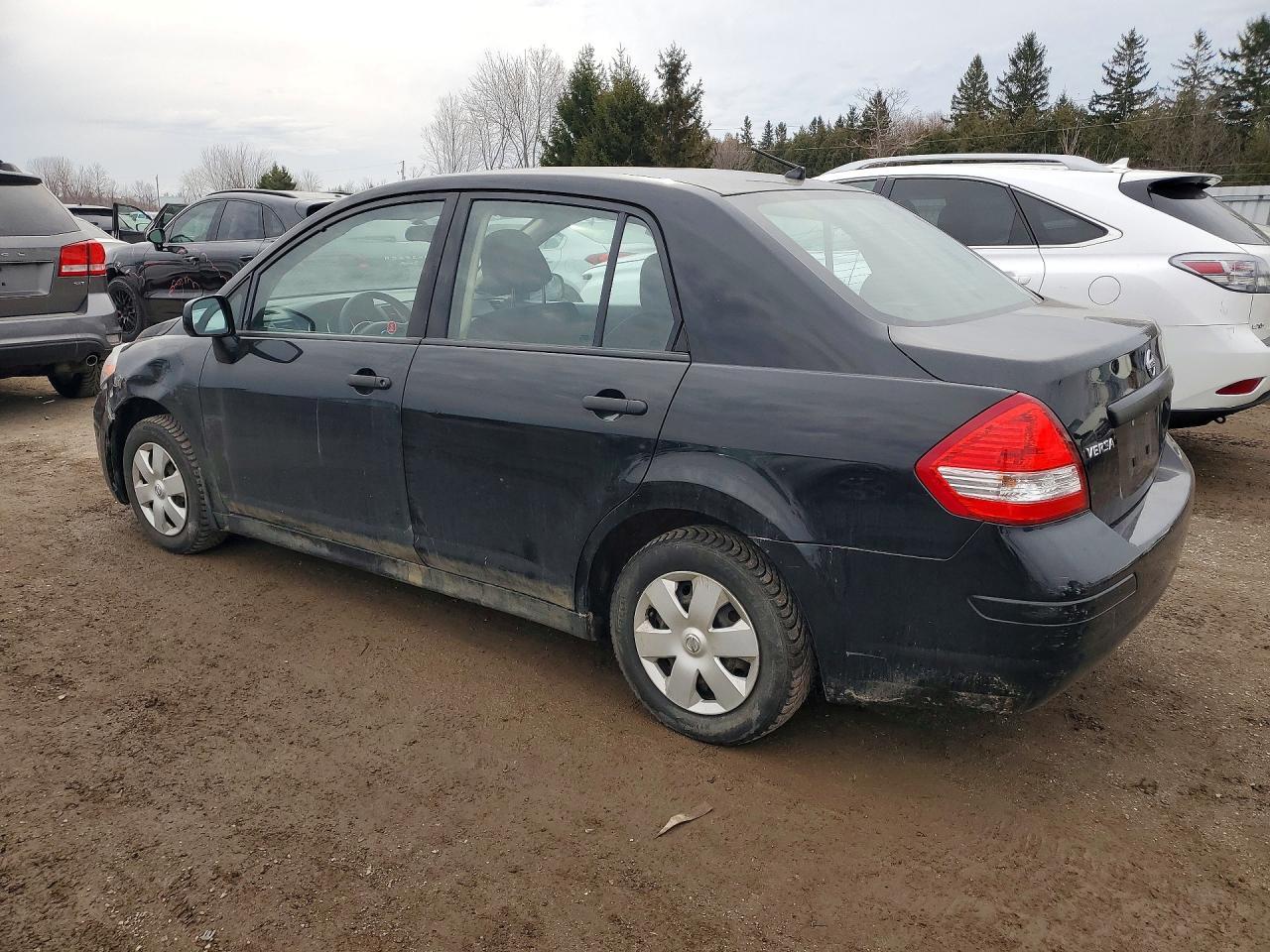 2011 Nissan Versa 1.6 Base - Фото 2