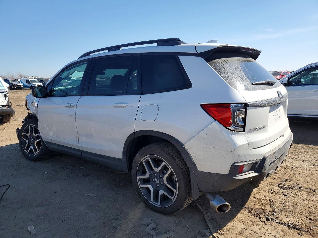 2023 Honda Passport Elite - Image 2