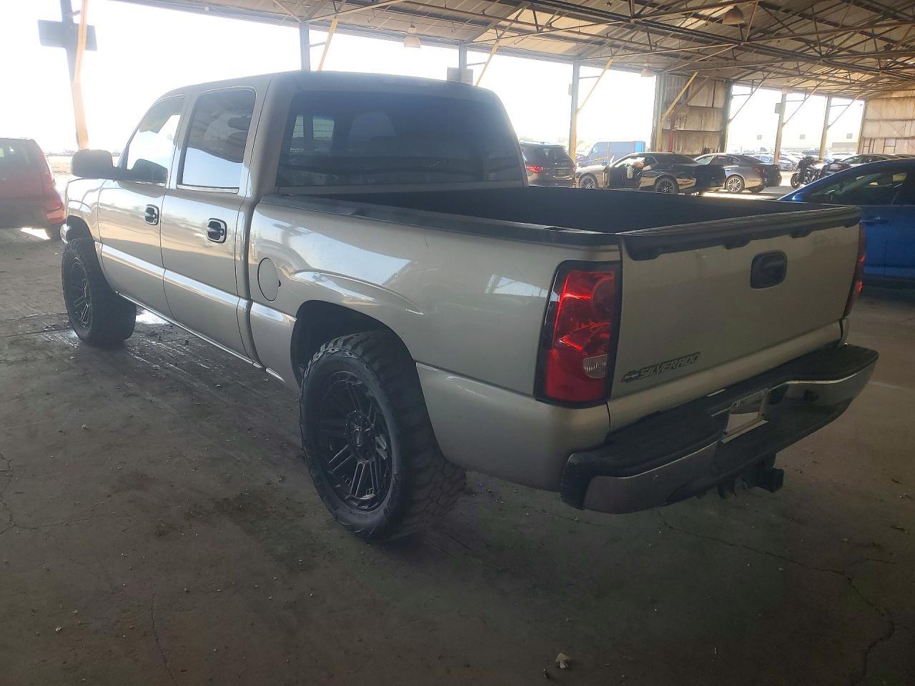 2006 Chevrolet Silverado C1500 - Image 2