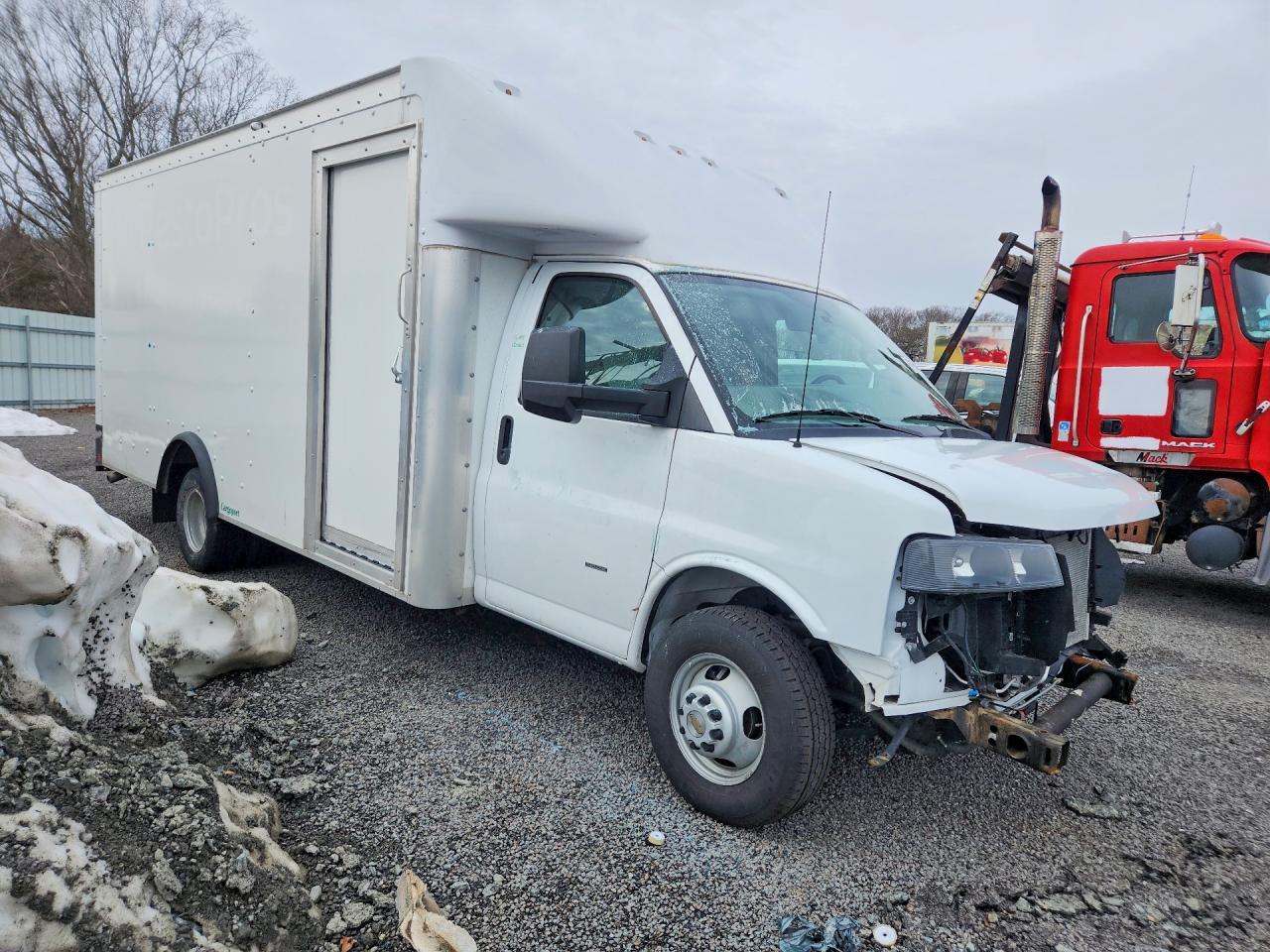 2022 Chevrolet Express G3500 - Фото 4