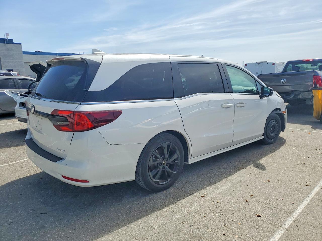 2023 Honda Odyssey Sport-L - Image 3