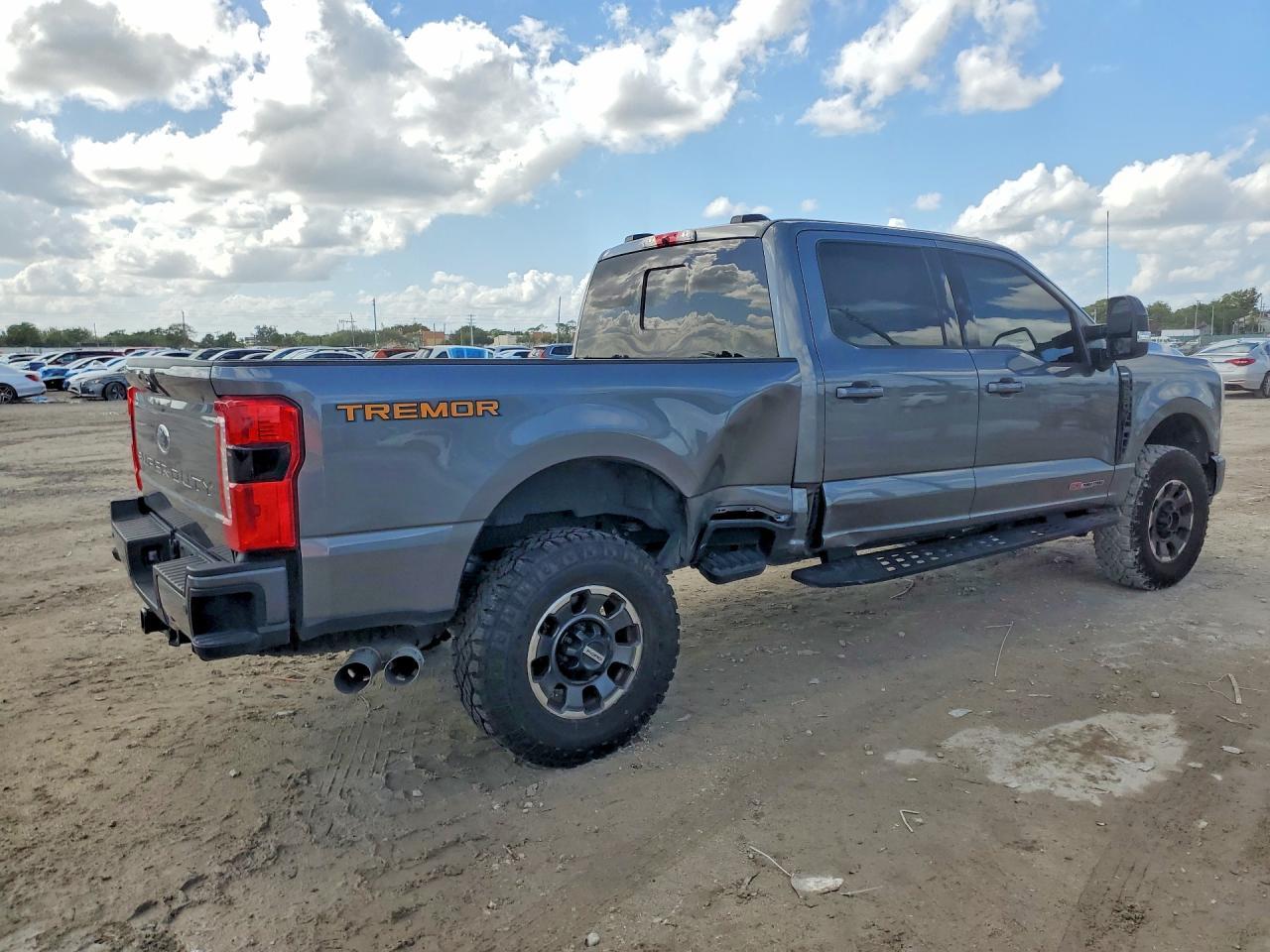 2023 Ford F250 Super Duty - Фото 3