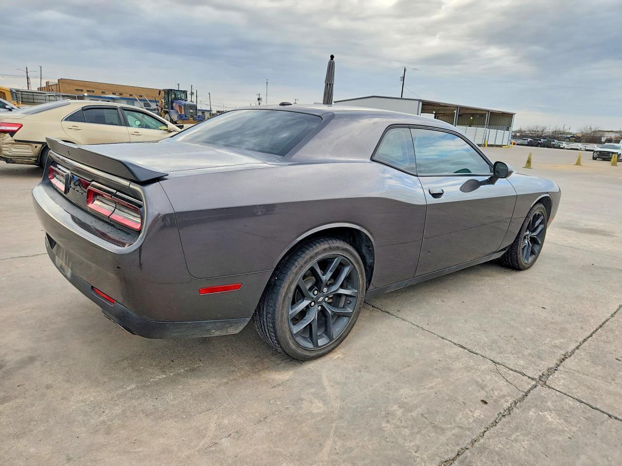 2022 Dodge Challenger Sxt - Image 3