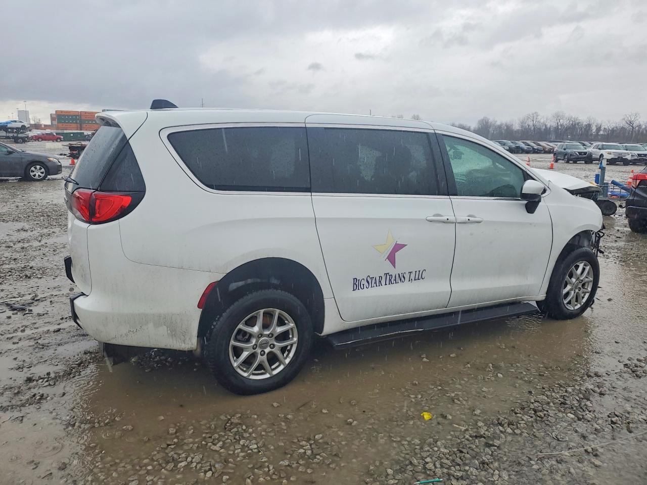 2022 Chrysler Voyager - Фото 3