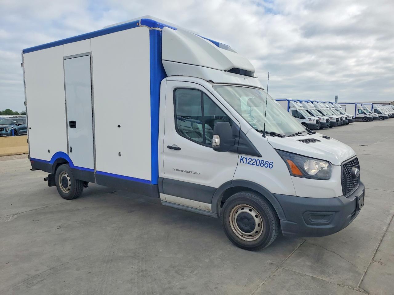 2022 Ford Transit Delivery Truck - Фото 4