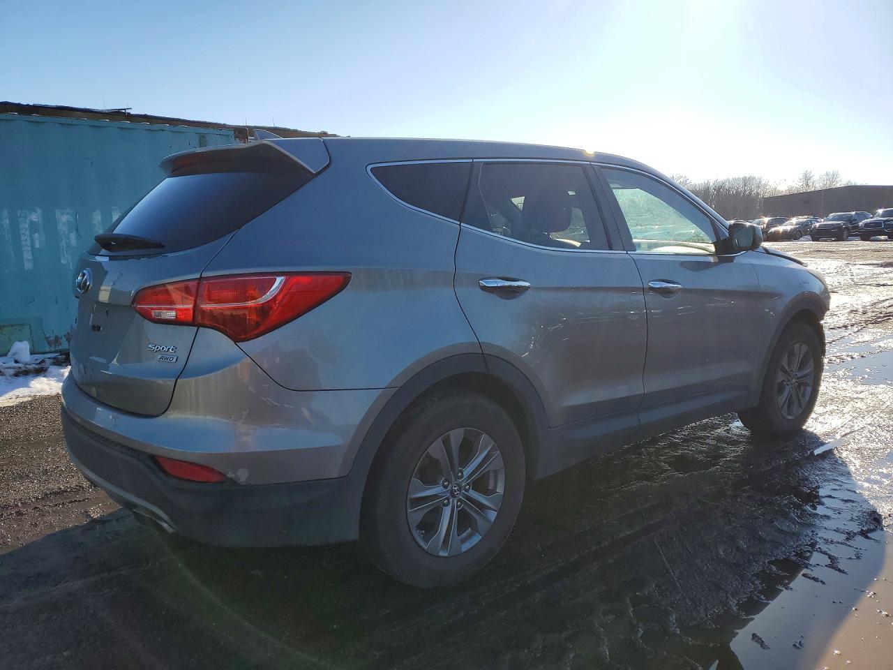 2014 Hyundai Santa Fe Sport 2.4L - Image 3