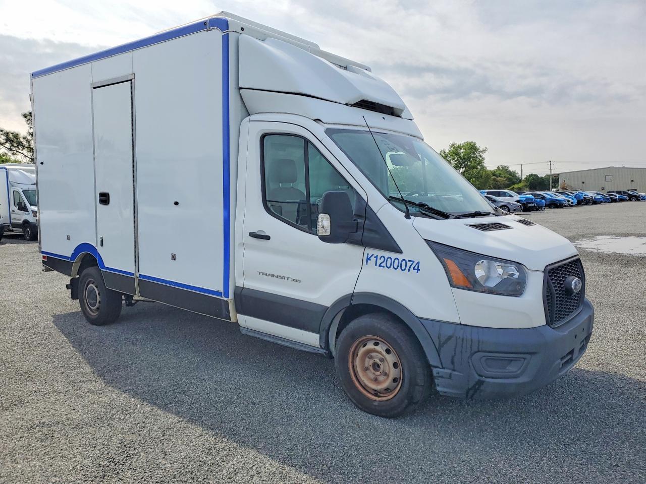 2020 Ford Transit Delivery Truck - Image 4