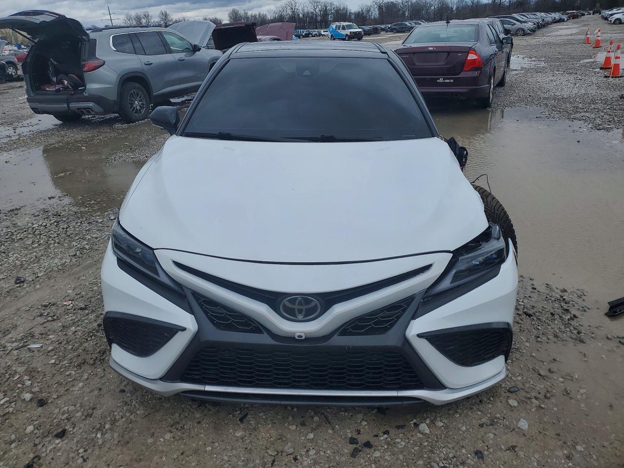 2021 Toyota Camry Xse - Фото 5