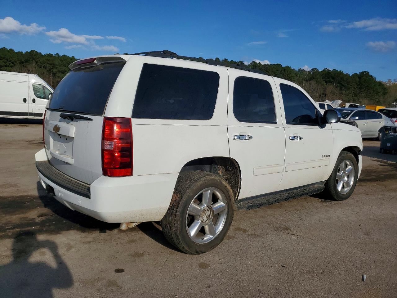 2013 Chevrolet Tahoe C1500 Ls - Image 3