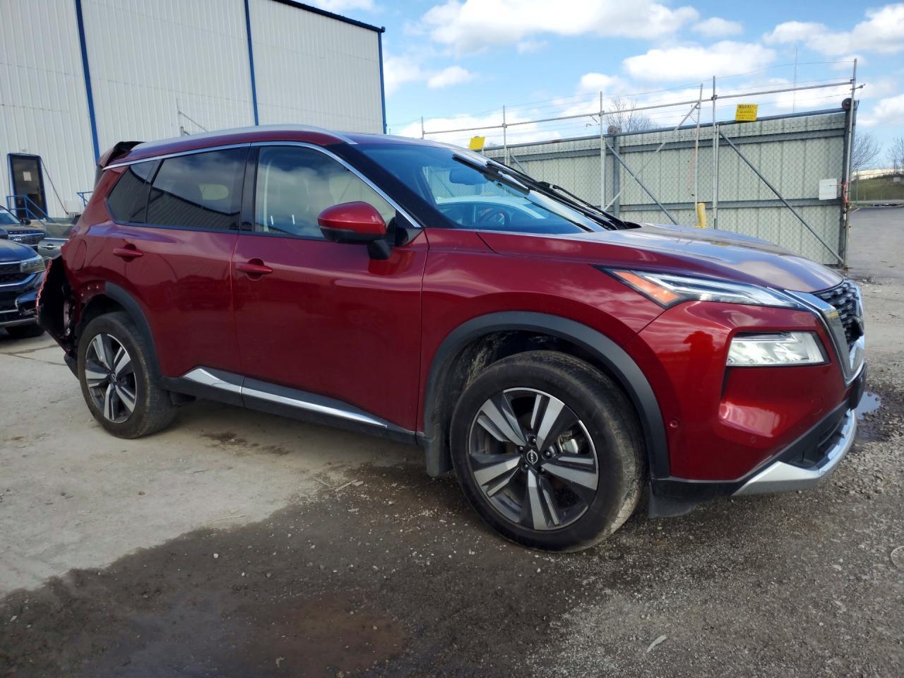 2023 Nissan Rogue Platinum - Image 4