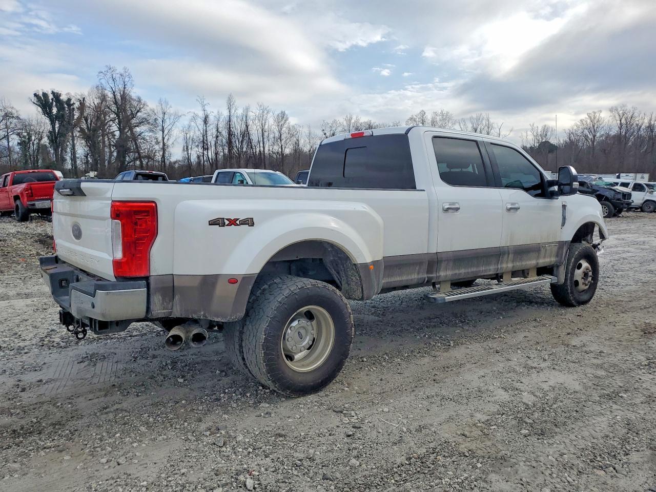 2017 Ford F350 Super Duty - Image 3