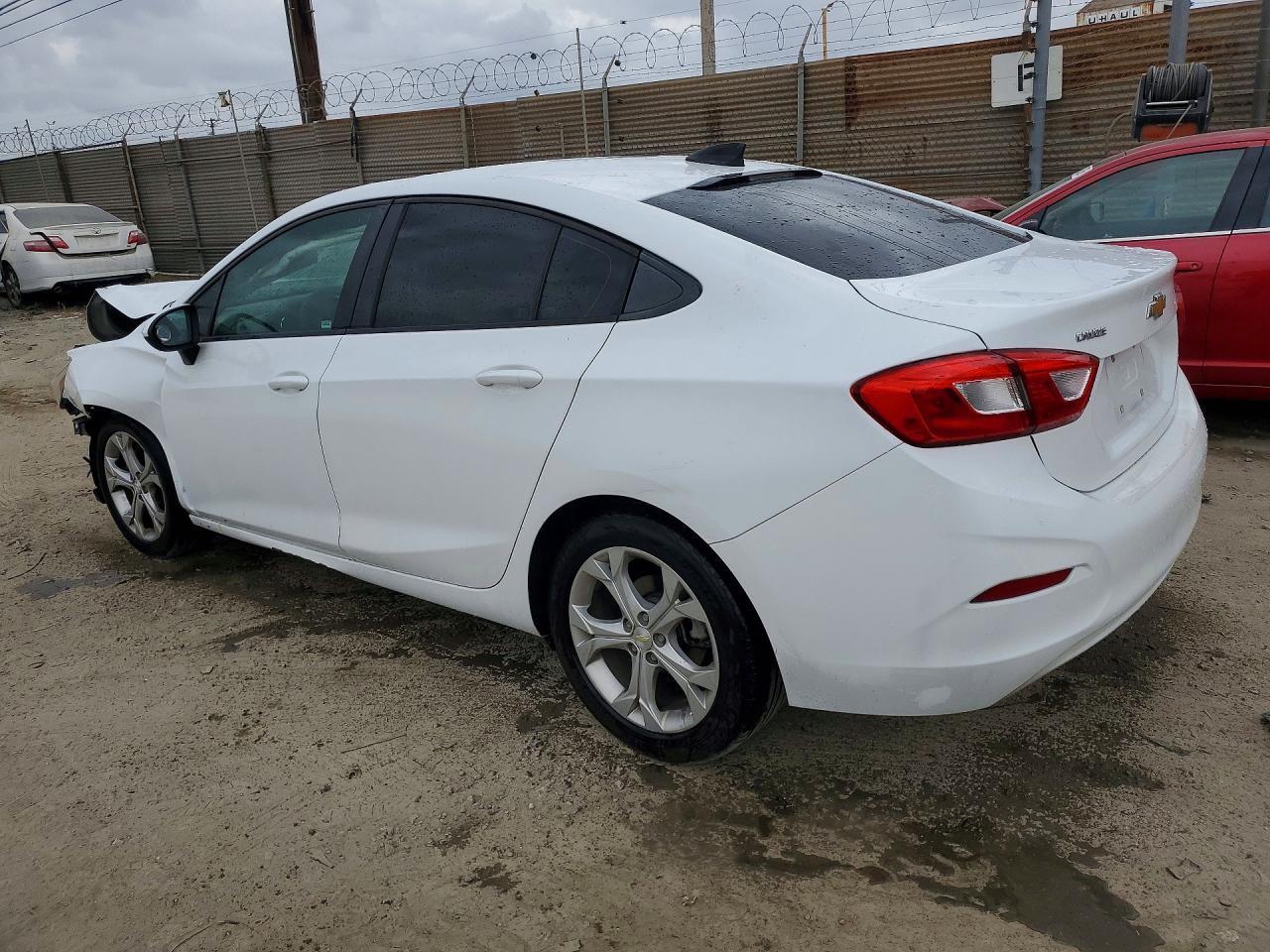 2018 Chevrolet Cruze Ls - Image 2