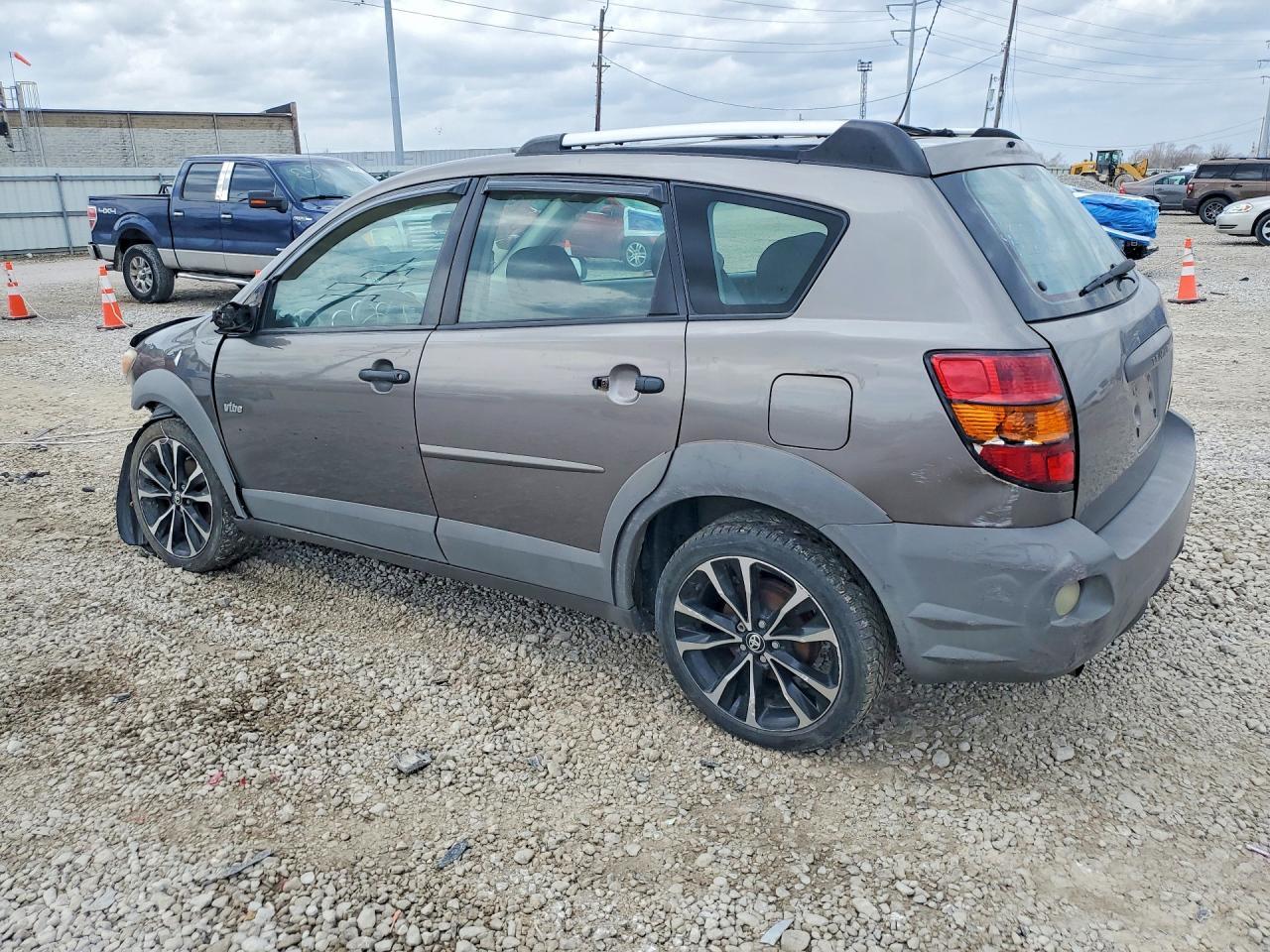 2003 Pontiac Vibe - Фото 2