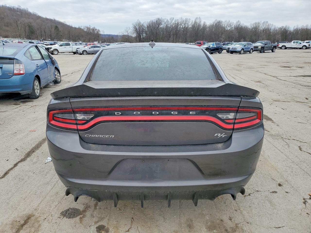 2017 Dodge Charger R - Image 6