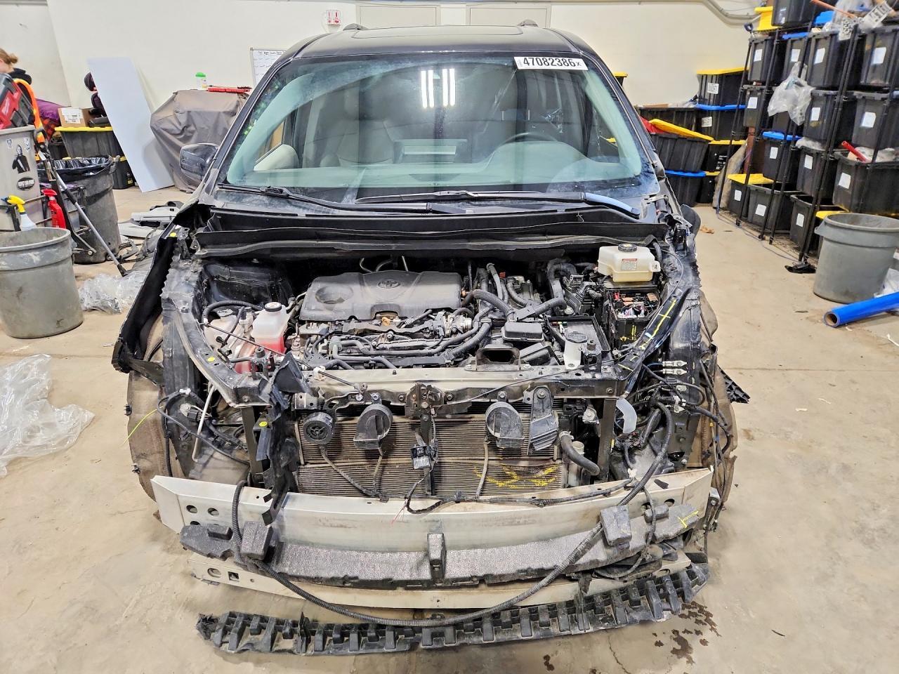 2024 Toyota Sienna Le - Image 5