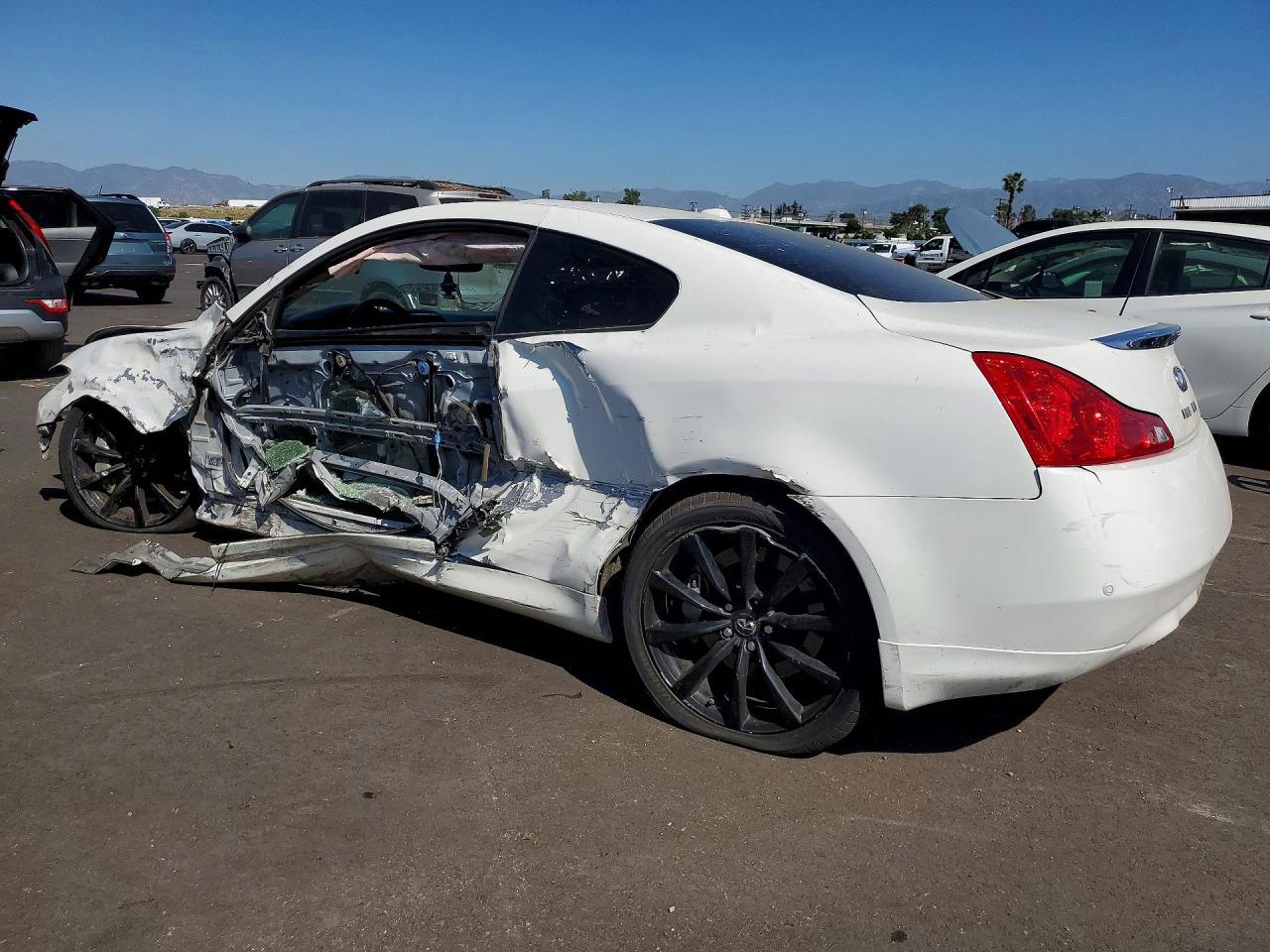 2013 Infiniti G37 Coupe Journey - Фото 2