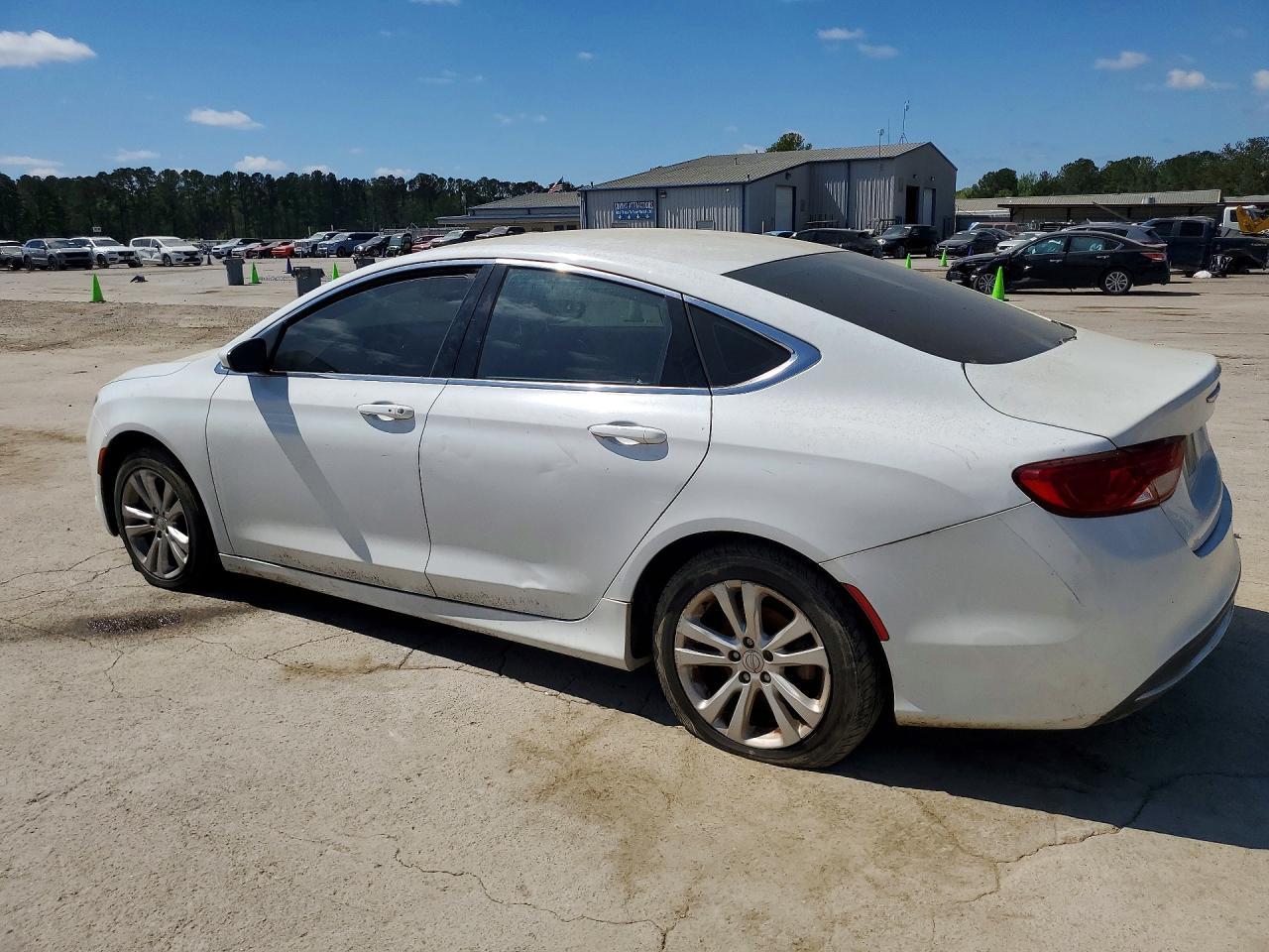 2015 Chrysler 200 Limited - Фото 2