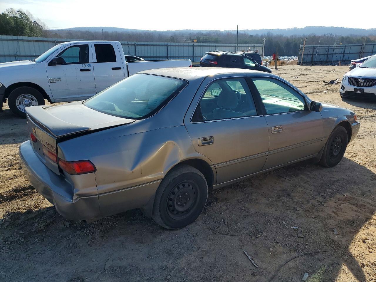 1999 Toyota Camry Le - Фото 3