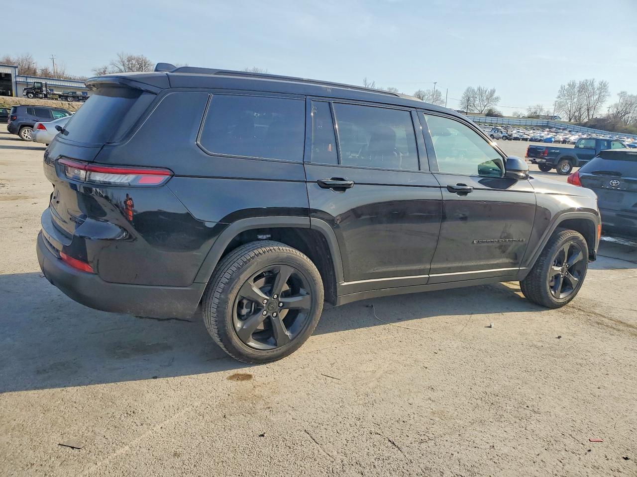 2025 Jeep Grand Cherokee L Limited - Image 3