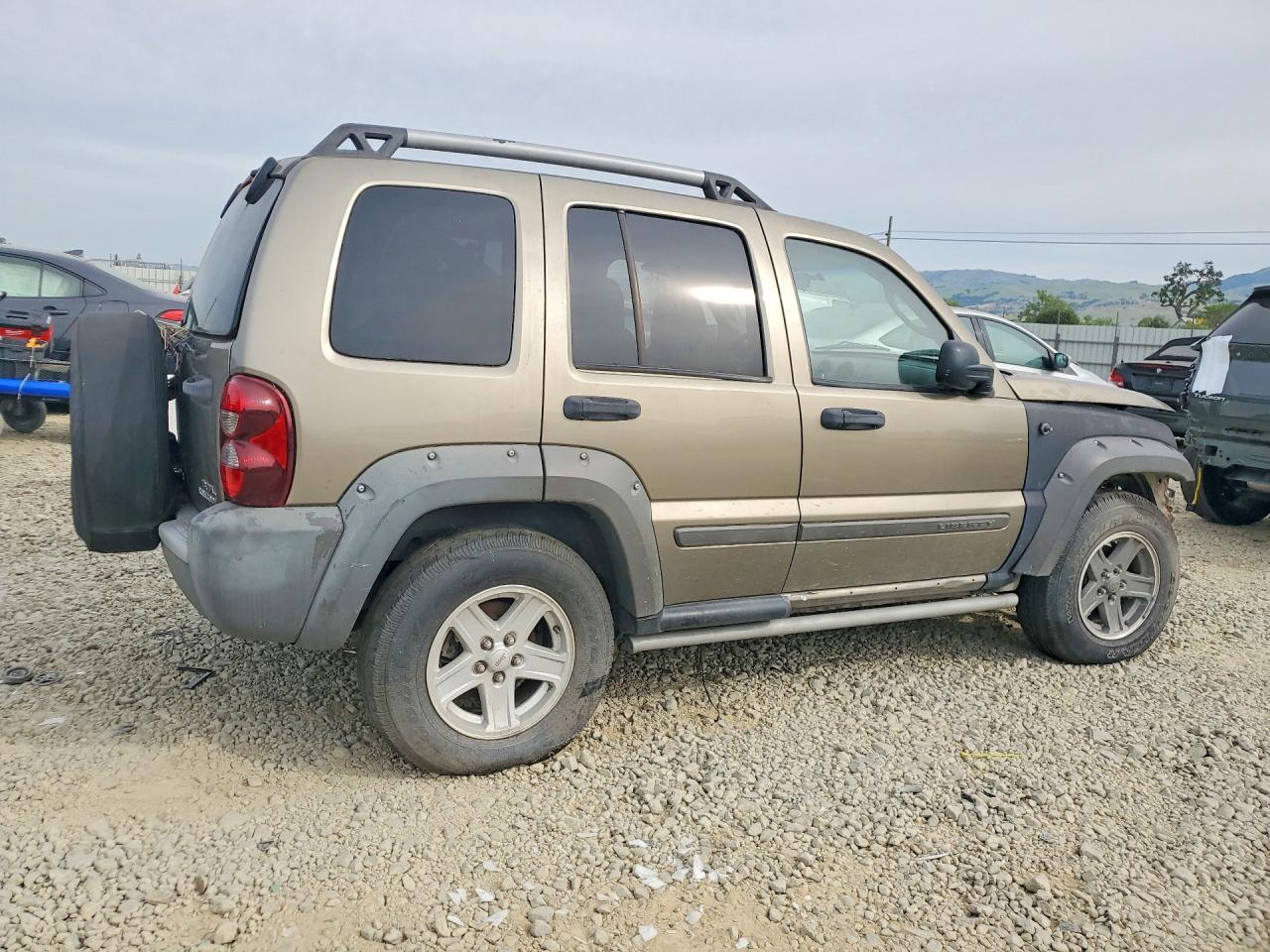 2005 Jeep Liberty Renegade - Image 3