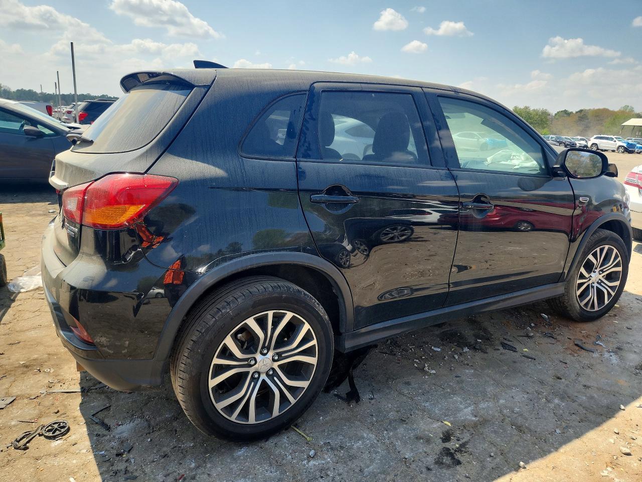 2018 Mitsubishi Outlander Sport Es - Image 3