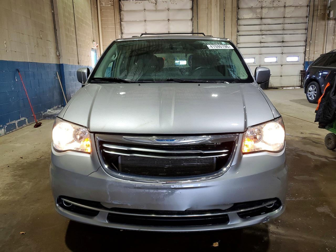 2016 Chrysler Town & Country Touring - Image 5